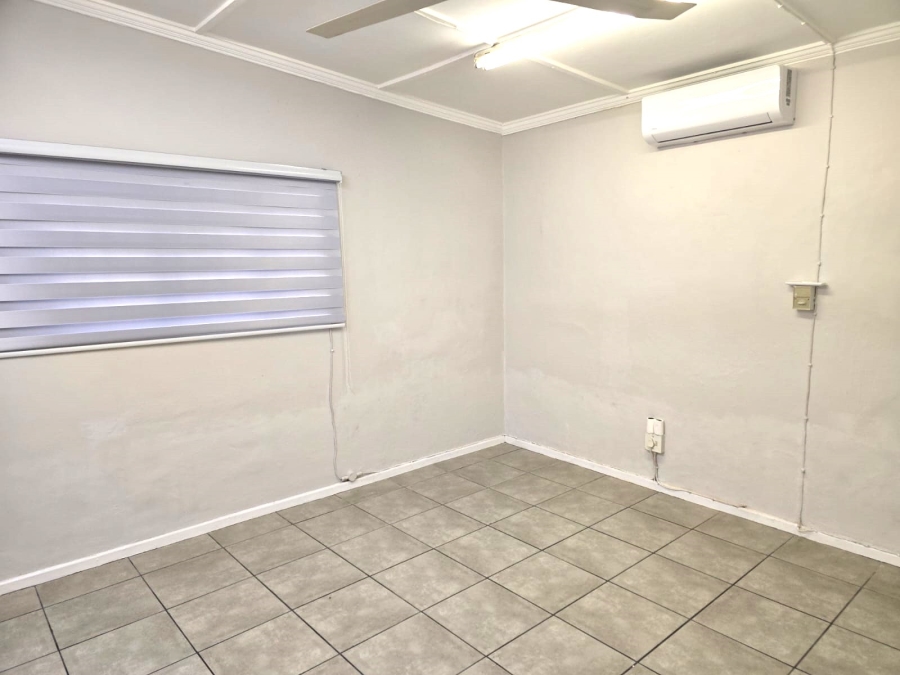 To Let Commercial Property for Rent in Hoog En Droog Western Cape